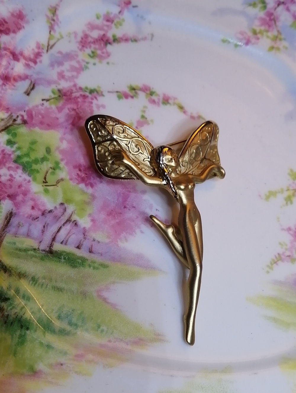 Gorgeous Fairy Wing Large Vintage Matt And Glossy Gold  Finish Brooch